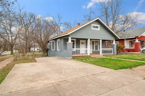 Exterior - 101 E Hull St, Denison, TX 75021 photo 4 of 10