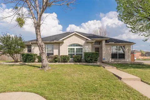 320 Laramie Ln, Desoto, TX 75115