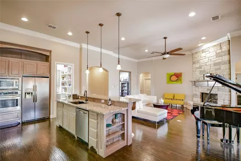 6401 Westover Dr, Granbury, TX 76049