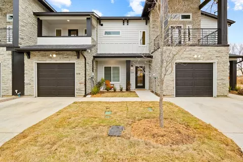 704 N Center St, Arlington, TX 76011