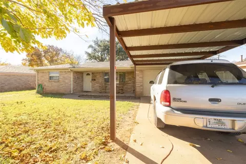 3809 Delaware Trl, Lake Worth, TX 76135