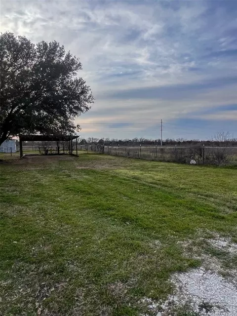 5167 Old Dallas Rd, Elm Mott, TX 76640