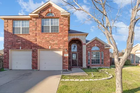 312 Larkspur Ct, Grand Prairie, TX 75052