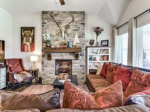 108 Kens Ct, Pilot Point, TX 76258 photo 4