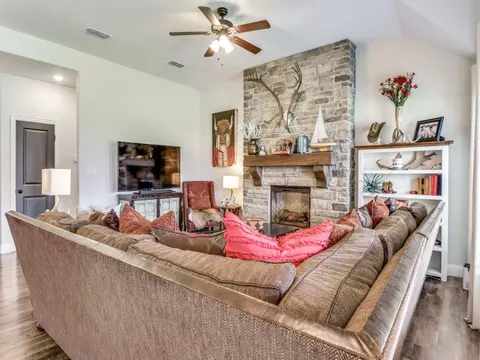 108 Kens Ct, Pilot Point, TX 76258 photo 5