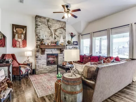 108 Kens Ct, Pilot Point, TX 76258 photo 6