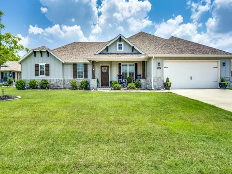108 Kens Ct, Pilot Point, TX 76258 photo 2