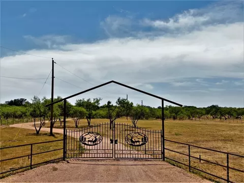 464 County Road 198, Brownwood, TX 76801