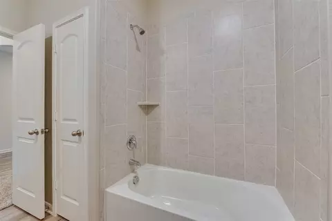 Bath - 1820 Liam Dr, Anna, TX 75409 photo 2 of 4