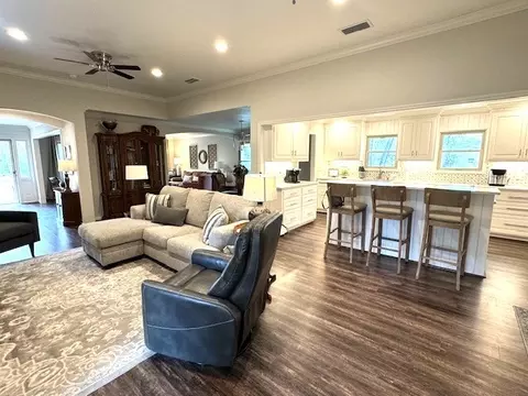 1012 Dobbins Rd, Corsicana, TX 75110