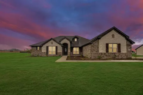 1377 Mohak Ln, Farmersville, TX 75442