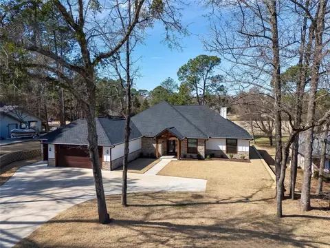 223 Old Barn Ln, Holly Lake Ranch, TX 75765