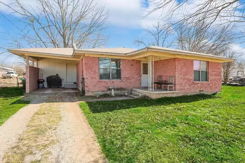600 Broadway St, Whitesboro, TX 76273