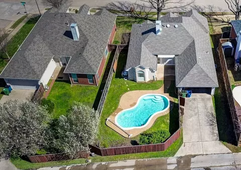 1196 Valley Oaks Dr, Lewisville, TX 75067