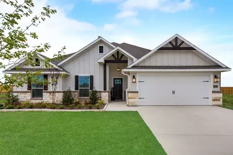 101 Maverick Ln, Pilot Point, TX 76258