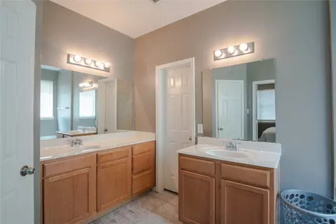 Bath - 446 Euless Dr, Cedar Hill, TX 75104 photo 2 of 3