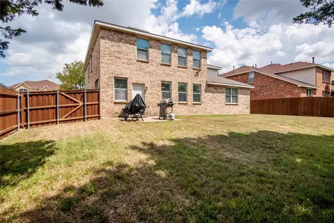 Exterior - 446 Euless Dr, Cedar Hill, TX 75104 photo 4 of 5