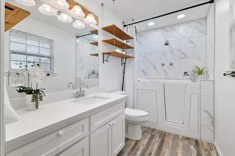 Bath - 304 W Thomas St, Leonard, TX 75452 photo 2 of 3