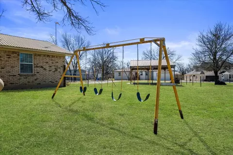 View/Area - 304 W Thomas St, Leonard, TX 75452 photo 1 of 2