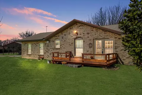 304 W Thomas St, Leonard, TX 75452