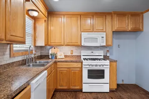 Kitchen - 304 W Thomas St, Leonard, TX 75452 photo 4 of 7