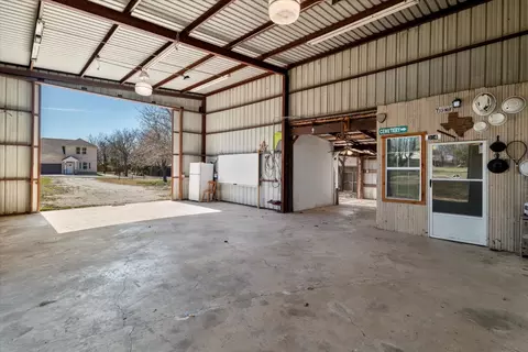Exterior - 304 W Thomas St, Leonard, TX 75452 photo 7 of 9