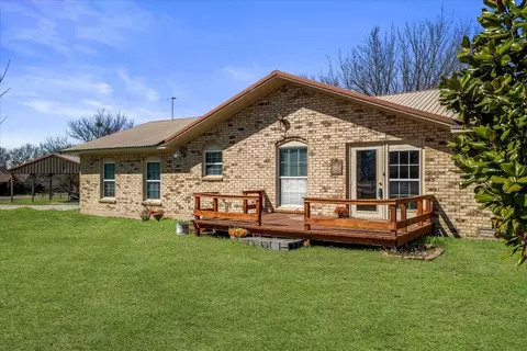 Exterior - 304 W Thomas St, Leonard, TX 75452 photo 2 of 9