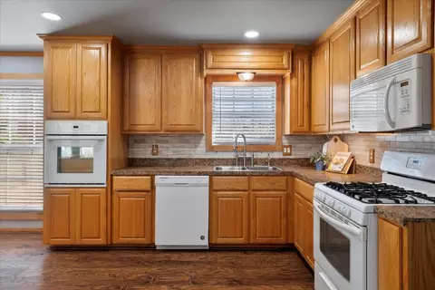 Kitchen - 304 W Thomas St, Leonard, TX 75452 photo 3 of 7