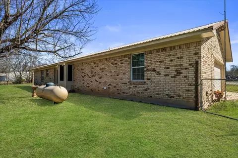 Exterior - 304 W Thomas St, Leonard, TX 75452 photo 3 of 9
