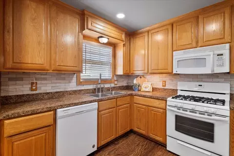 Kitchen - 304 W Thomas St, Leonard, TX 75452 photo 6 of 7