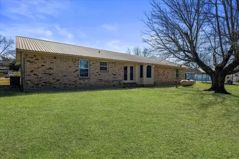 Exterior - 304 W Thomas St, Leonard, TX 75452 photo 5 of 9