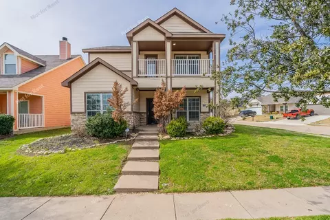 11021 Colonial Heights Ln, Fort Worth, TX 76179
