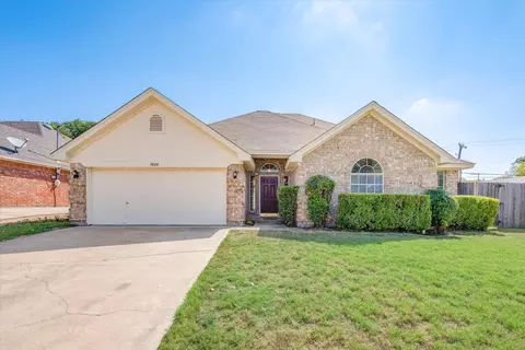 7020 Cook Cir, North Richland Hills, TX 76182