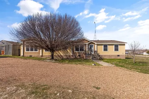 5701 Kentucky St, Joshua, TX 76058