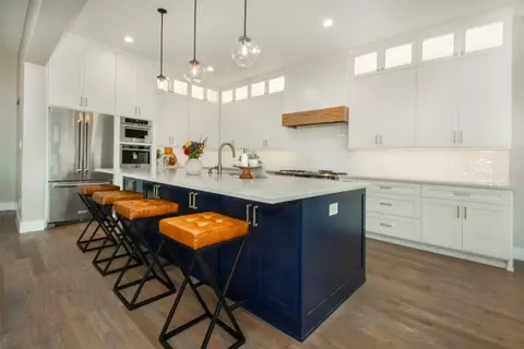 211 E Wall St, Grapevine, TX 76051