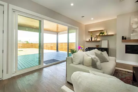 Living - 211 E Wall St, Grapevine, TX 76051 photo 4 of 4