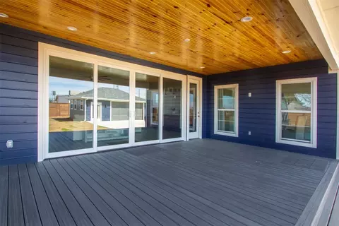 Exterior - 211 E Wall St, Grapevine, TX 76051 photo 2 of 7