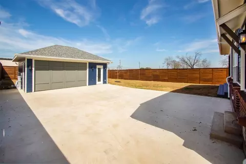 Exterior - 211 E Wall St, Grapevine, TX 76051 photo 3 of 7