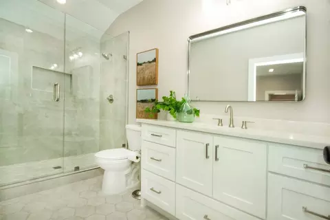 Bath - 211 E Wall St, Grapevine, TX 76051 photo 6 of 9