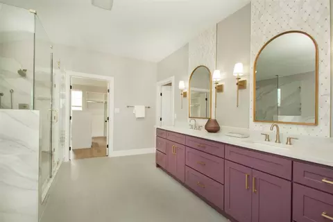 Bath - 211 E Wall St, Grapevine, TX 76051 photo 2 of 9
