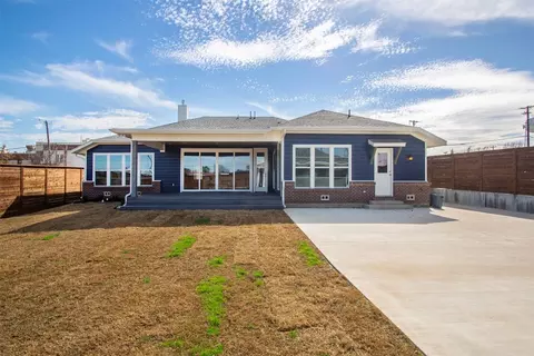 Exterior - 211 E Wall St, Grapevine, TX 76051 photo 6 of 7