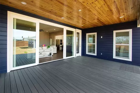 Exterior - 211 E Wall St, Grapevine, TX 76051 photo 7 of 7