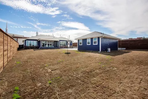 Exterior - 211 E Wall St, Grapevine, TX 76051 photo 5 of 7