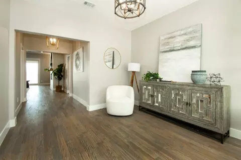 Entry Way - 211 E Wall St, Grapevine, TX 76051 photo 2 of 2
