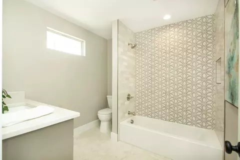 Bath - 211 E Wall St, Grapevine, TX 76051 photo 8 of 9