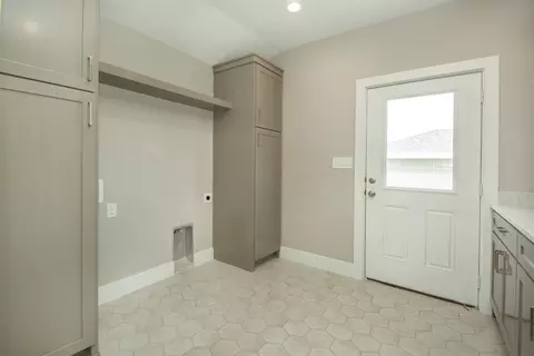 Kitchen - 211 E Wall St, Grapevine, TX 76051 photo 3 of 4