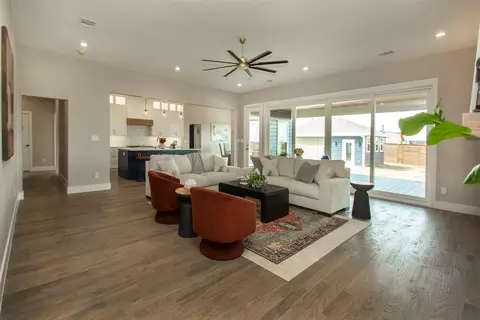 Living - 211 E Wall St, Grapevine, TX 76051 photo 3 of 4