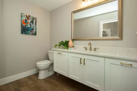 Bath - 211 E Wall St, Grapevine, TX 76051 photo 7 of 9