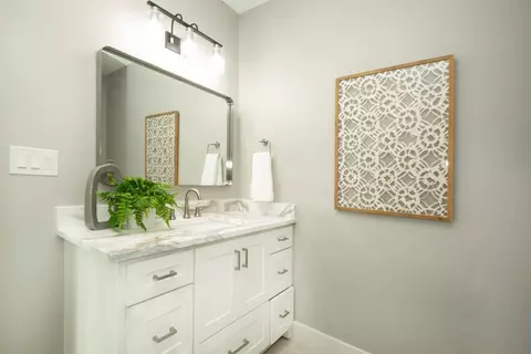 Bath - 211 E Wall St, Grapevine, TX 76051 photo 5 of 9