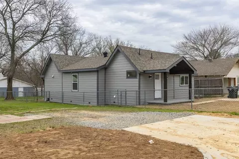 Exterior - 628 E Murray St, Denison, TX 75021 photo 3 of 5